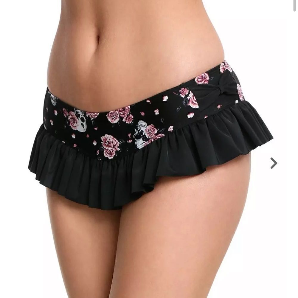 Hot Topic Black Floral & Skulls Ruffle Swim Bottoms size M